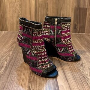 June Ambrose Leather Brocade Beaded Peep Toe Funky Side Zip Wedge Booties 6.5
